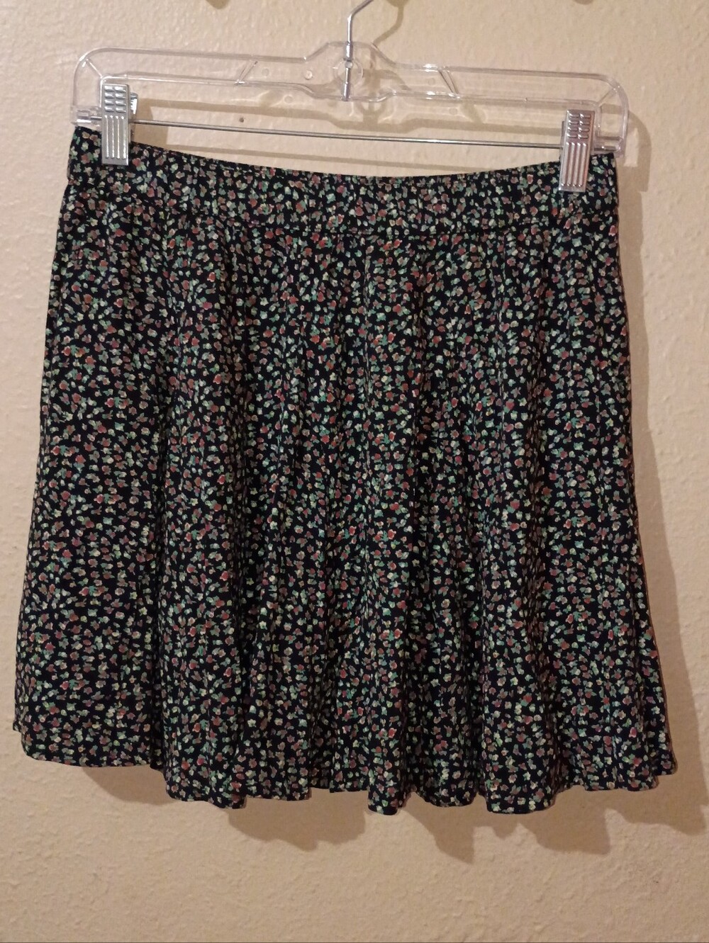American Eagle Size Small Black Floral Skirt